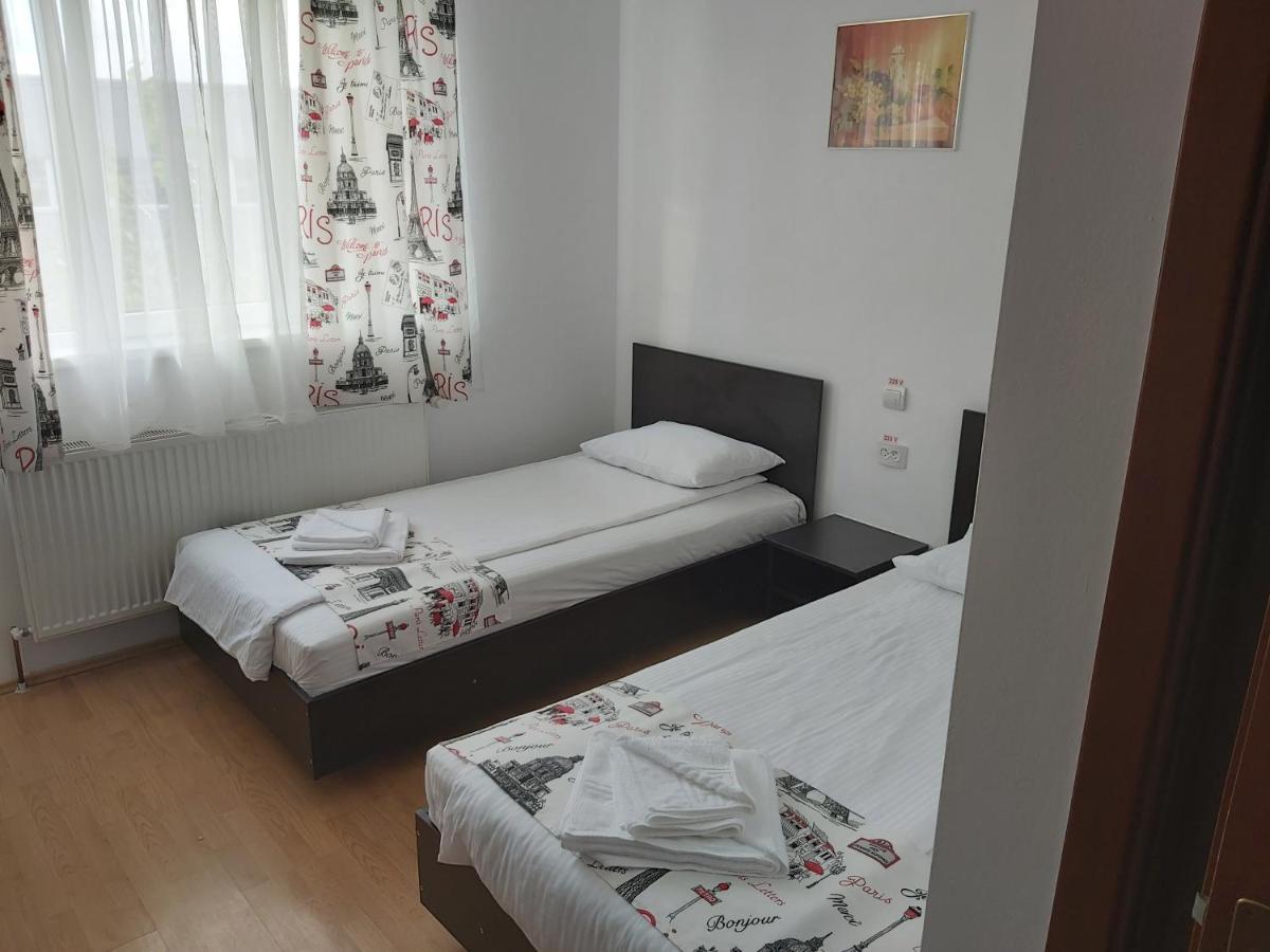 Hotel River Târgu Jiu Esterno foto