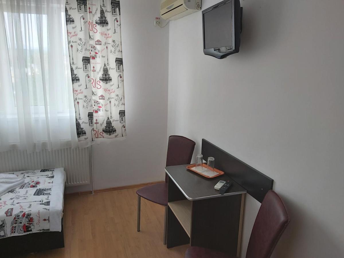 Hotel River Târgu Jiu Esterno foto