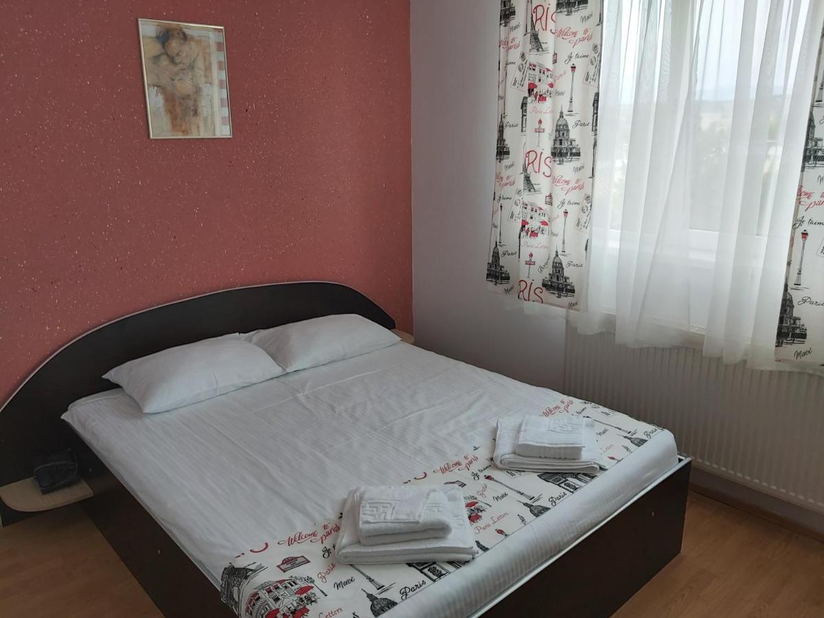 Hotel River Târgu Jiu Esterno foto